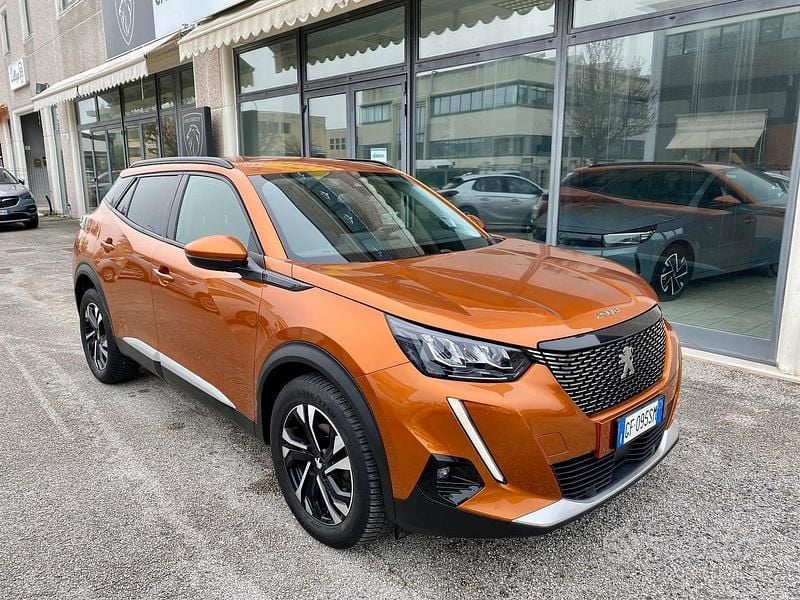Usata Peugeot 2008 Allure 110 CV (80 kW) 2021 Arancione SUV