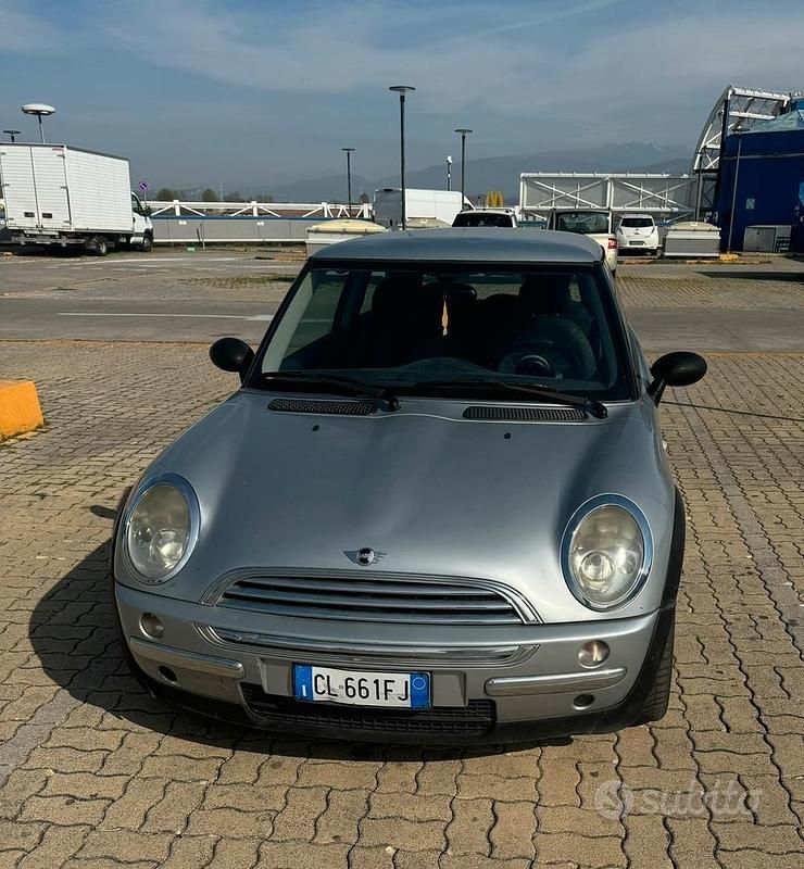 Usata Mini Cooper 75 CV (55 kW) 2003 Grigio Utilitaria