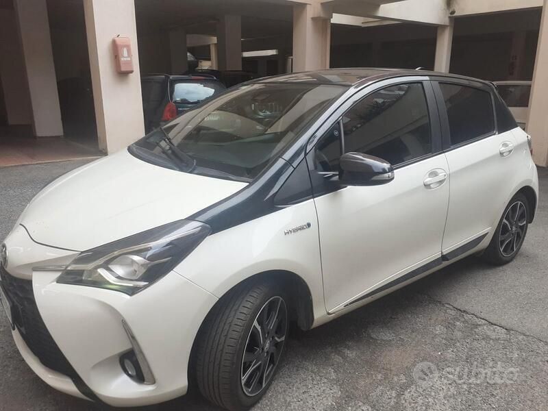 Bianco Usata 2018 Toyota Yaris Hybrid Edition Tre volumi | 10.700 € (Buon prezzo) - Immagine 1/4