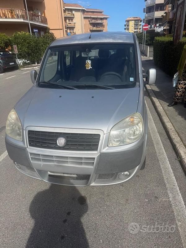 Begagnad Fiat Doblò 90 HK (66 kW) 2009 Grå Minibuss