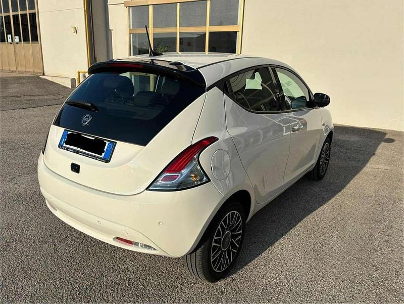 Usata Lancia Ypsilon S 69 CV (50 kW) 2024 Bianco Utilitaria