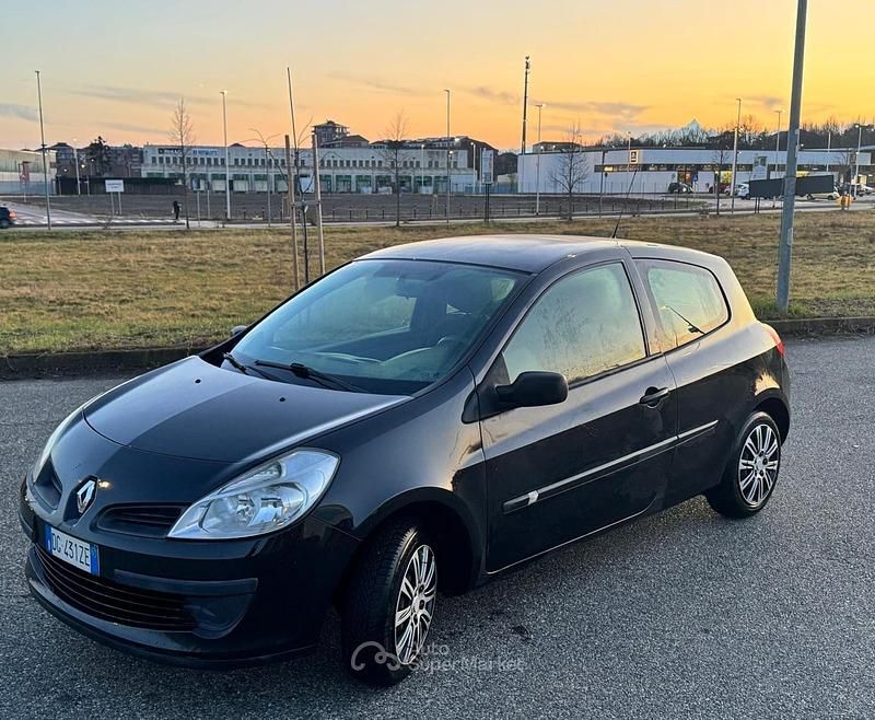 Usata Renault Clio II 75 CV (55 kW) 2008 Nero Berlina