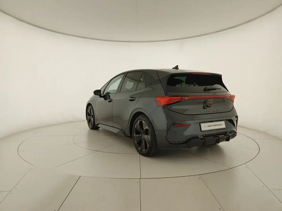 Usata Cupra Born 69 kW (95 CV) 2023 Grigio quasar Utilitaria