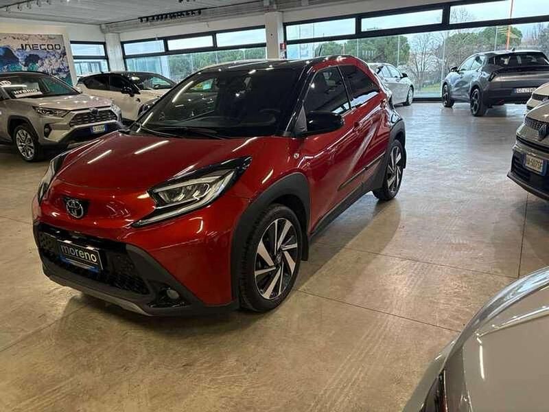 Usata Toyota Aygo X Lounge 72 CV (52 kW) 2022 Rosso SUV