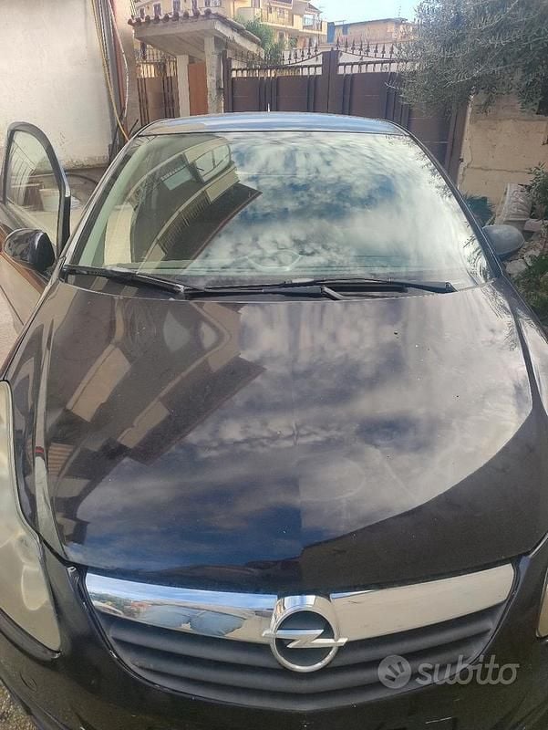 Usata 2008 Opel Corsa Tre volumi | 500 € (Super prezzo) - Immagine 1/4