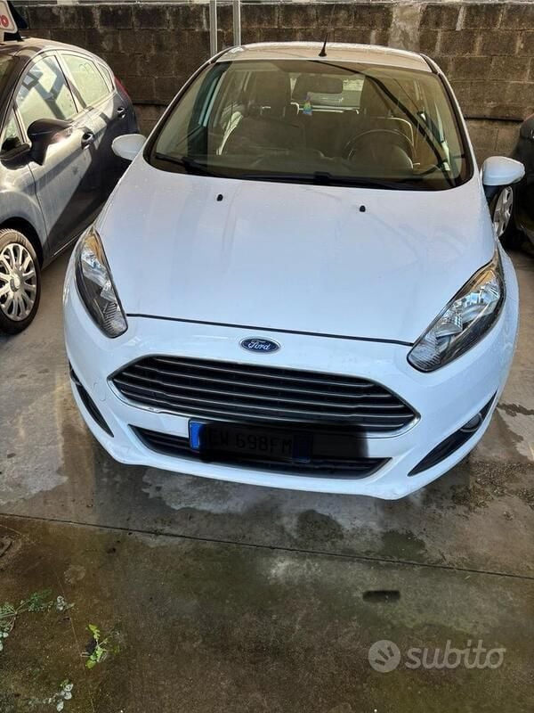 Bianco Usata 2014 Ford Fiesta Due volumi | 5800 € (Ottimo prezzo) - Immagine 1/4