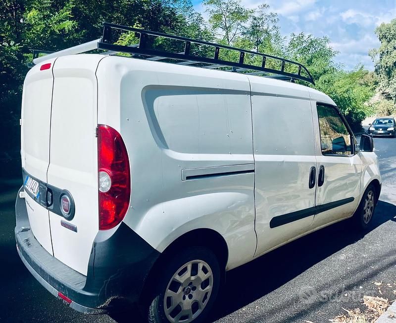 Usata Fiat Doblò 105 CV (77 kW) 2021 Bianco Monovolume