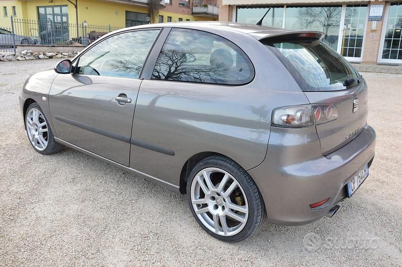 Usata Seat Ibiza CUPRA 160 CV (117 kW) 2004 Grigio Utilitaria