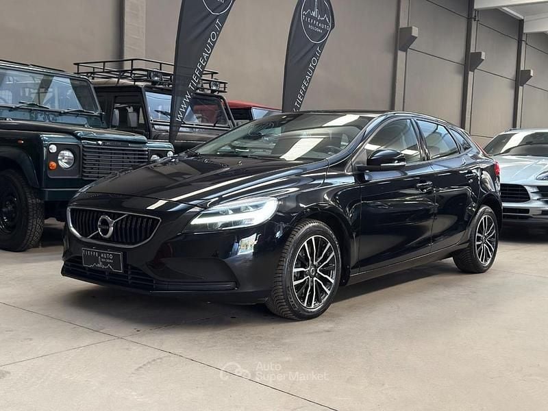 Usata Volvo V40 Business Edition 120 CV (88 kW) 2019 Nero metallizzato Berlina
