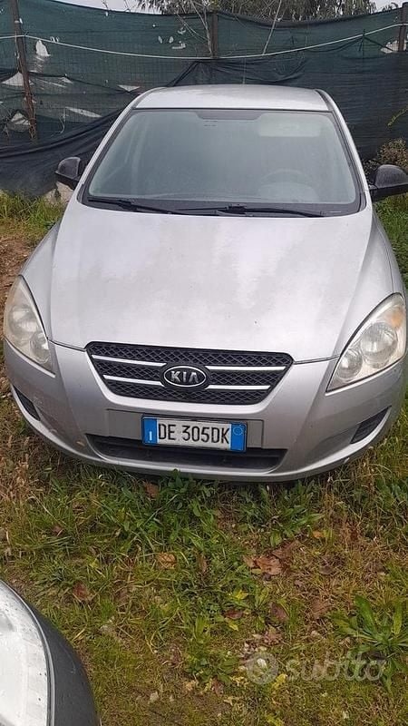 Usata Kia Ceed 90 CV (66 kW) 2007 Grigio Utilitaria