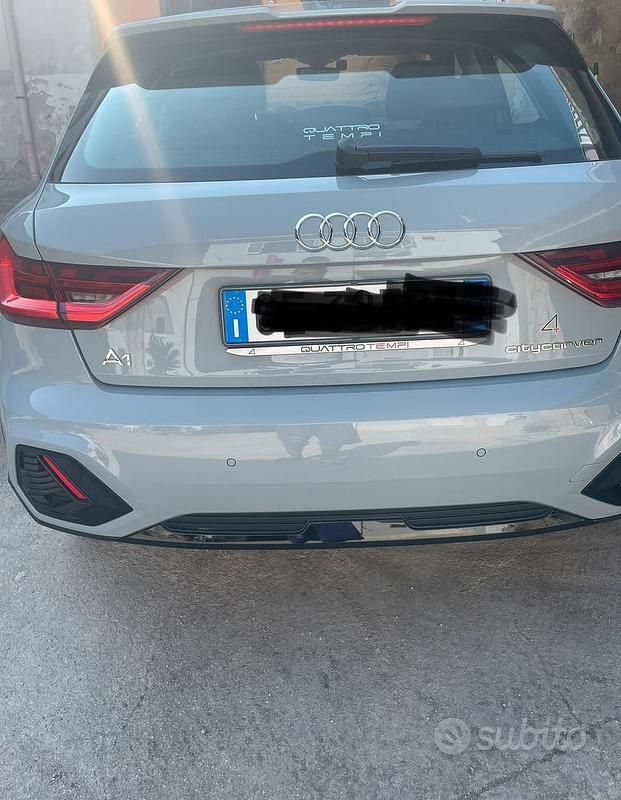 Grigio Usata 2021 Audi A1 Due volumi | 20.000 € (Buon prezzo) - Immagine 1/4