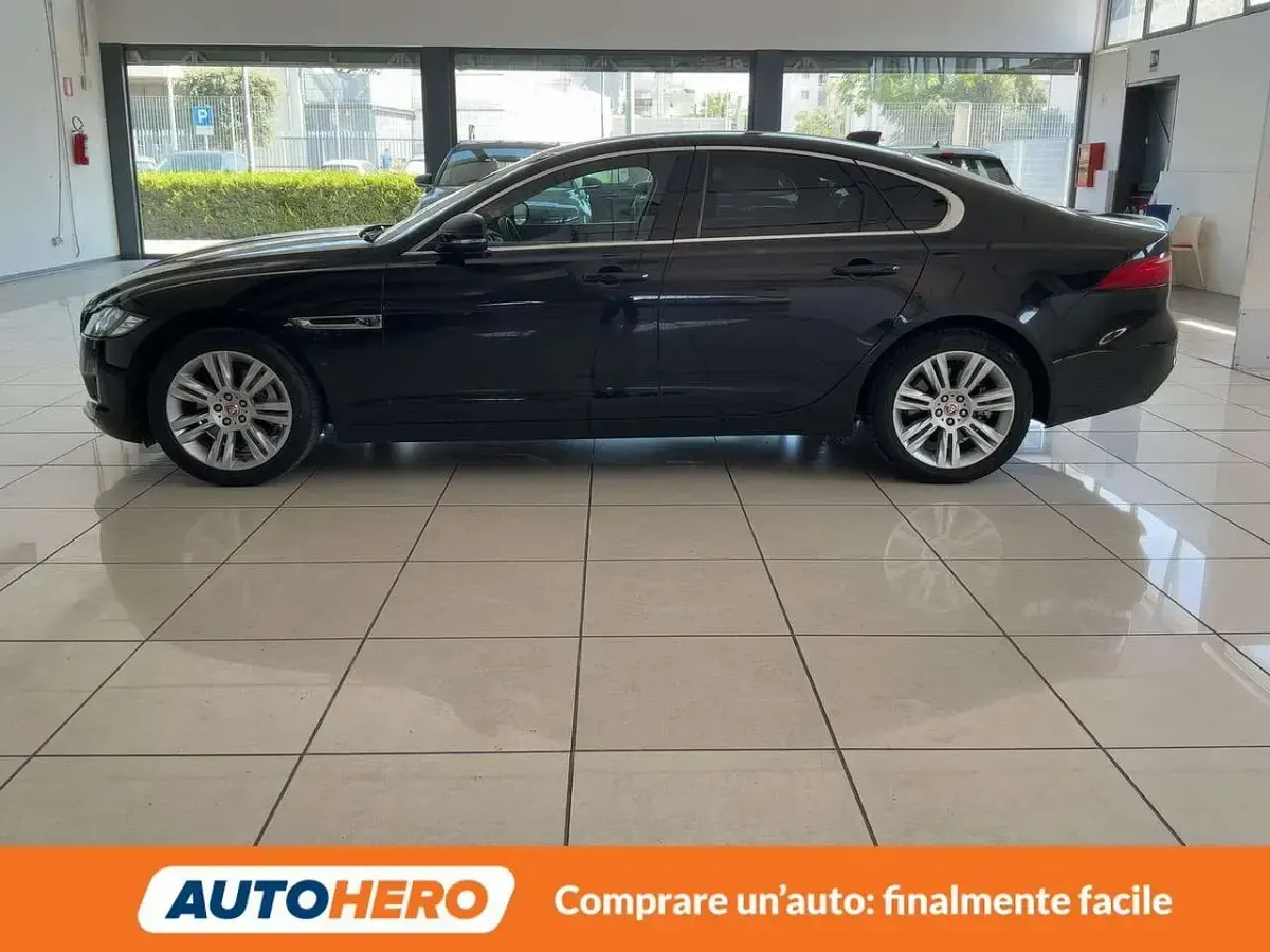 Usata Jaguar XF Chequered Flag 179 CV (131 kW) 2019 Nero Berlina
