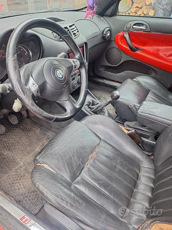 Usata Alfa Romeo 147 140 CV (102 kW) 2004 Rosso Utilitaria