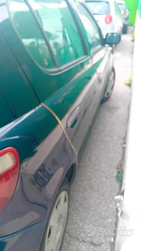 Usata Toyota Yaris 2003 Blu Berlina