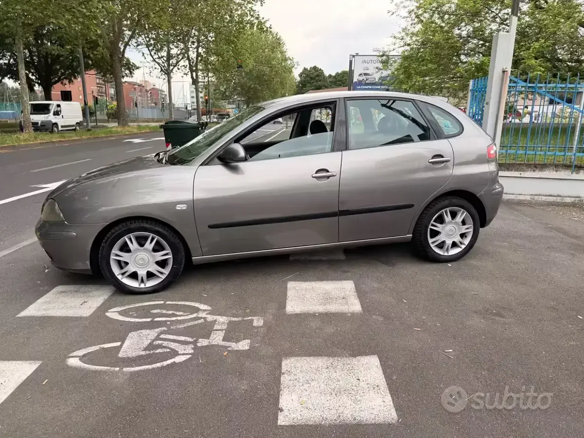 Second-hand Seat Ibiza 101 CP (74 kW) 2002 Gri Hatchback