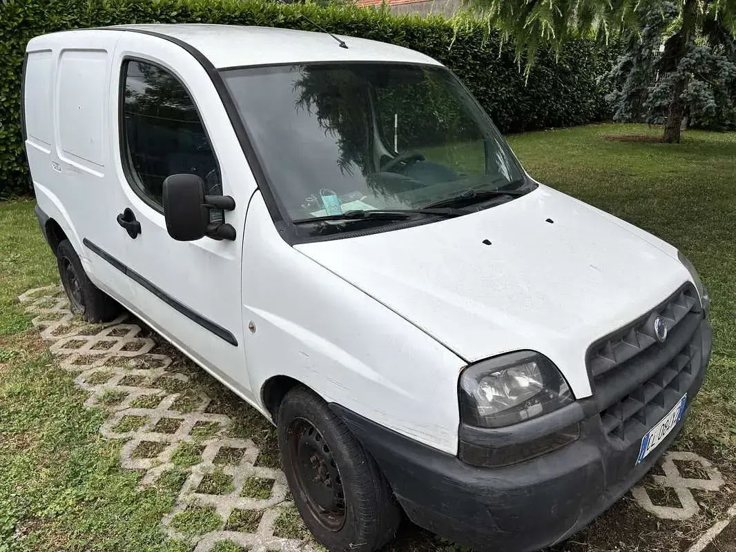 Usata Fiat Doblò 63 CV (46 kW) 2004 Bianco Monovolume