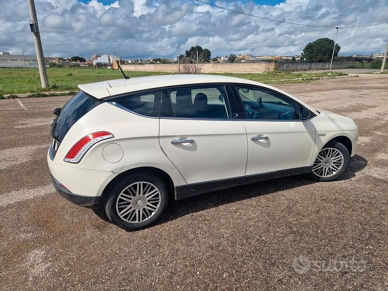 Usata Lancia Delta 165 CV (121 kW) 2008 Utilitaria