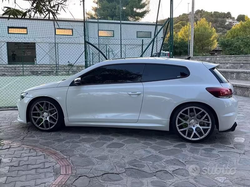 Begagnad VW Scirocco R 265 HK (194 kW) 2010