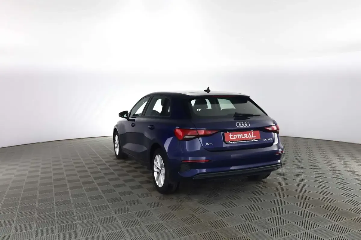 Usata Audi A3 110 CV (80 kW) 2022 Blu navarra Berlina