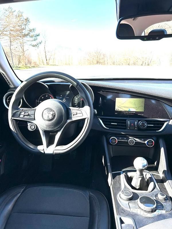 Käytetty Alfa Romeo Giulia Super 180 HP (132 kW) 2017 Sedan