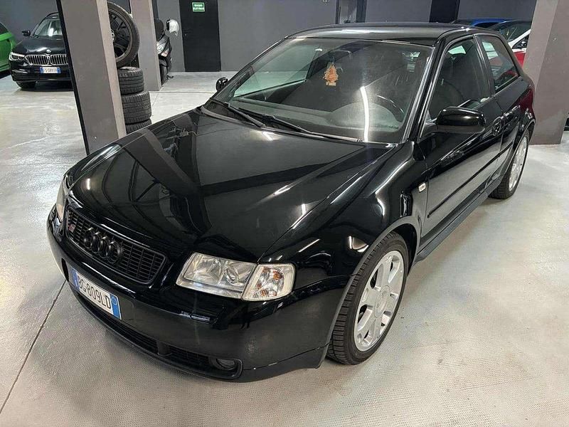 Nero Usata 2001 Audi S3 Due volumi | 10.900 € (Buon prezzo) - Immagine 1/4
