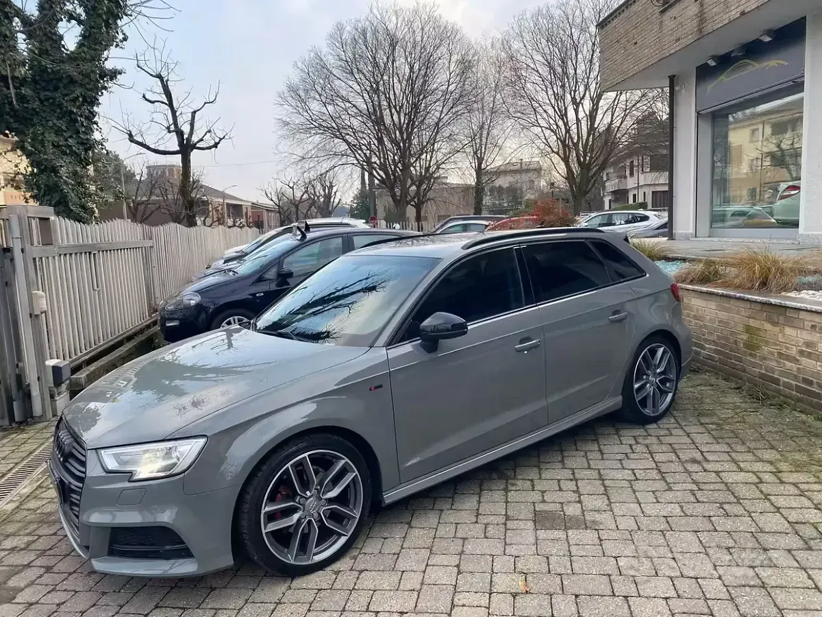 Usata Audi A3 Competition 150 CV (110 kW) 2019 Grigio Berlina