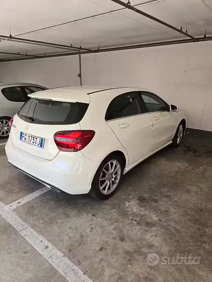 Usata Mercedes A180 114 CV (83 kW) 2016 Bianco Utilitaria