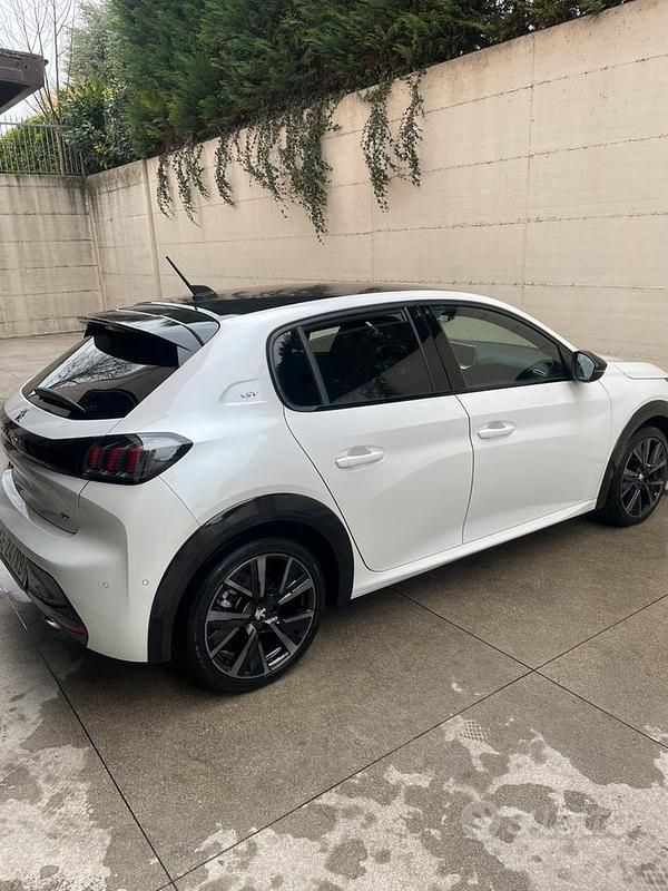 Bianco Usata 2021 Peugeot 208 GT Due volumi | 13.800 € - Immagine 1/4