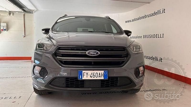 Usata Ford Kuga ST-Line 120 CV (88 kW) 2019 Grigio SUV