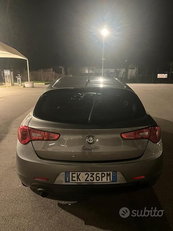 Brugt Alfa Romeo Giulietta 105 HK (77 kW) 2011 Grå Hatchback