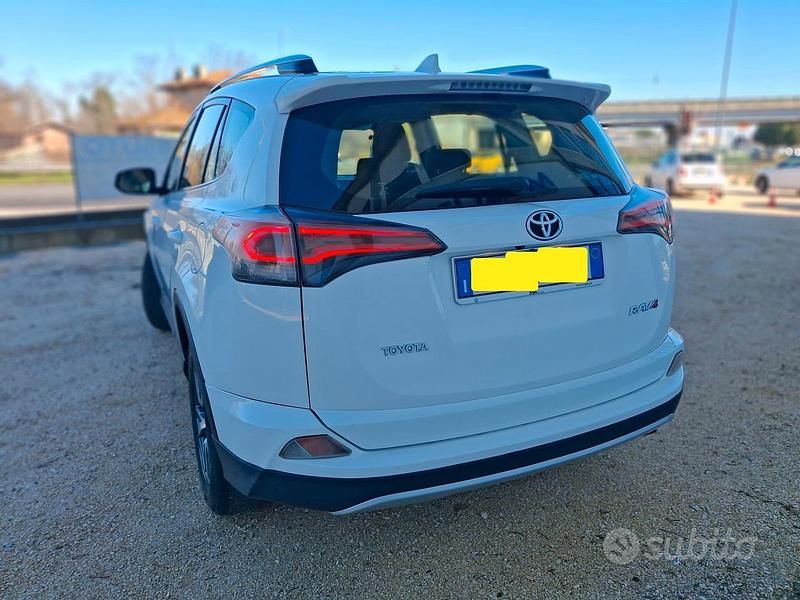 Usata Toyota RAV4 Style 143 CV (105 kW) 2017 Bianco SUV