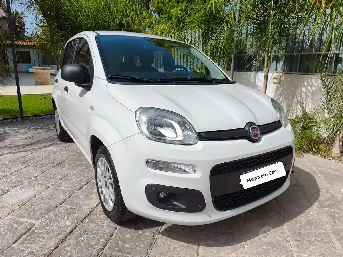 Usata Fiat Panda Lounge 69 CV (50 kW) 2020 Bianco Utilitaria