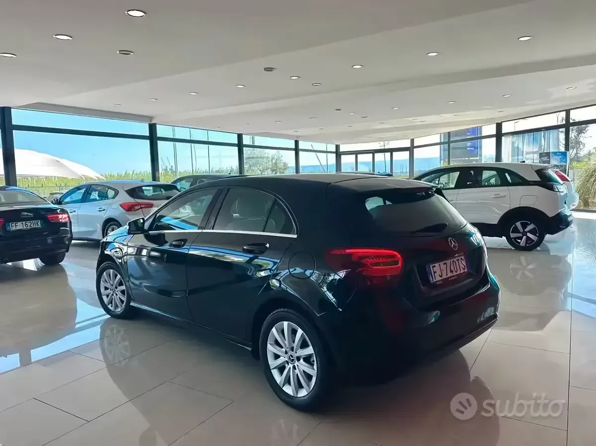 Usata Mercedes A180 Executive 109 CV (80 kW) 2017 Nero Utilitaria