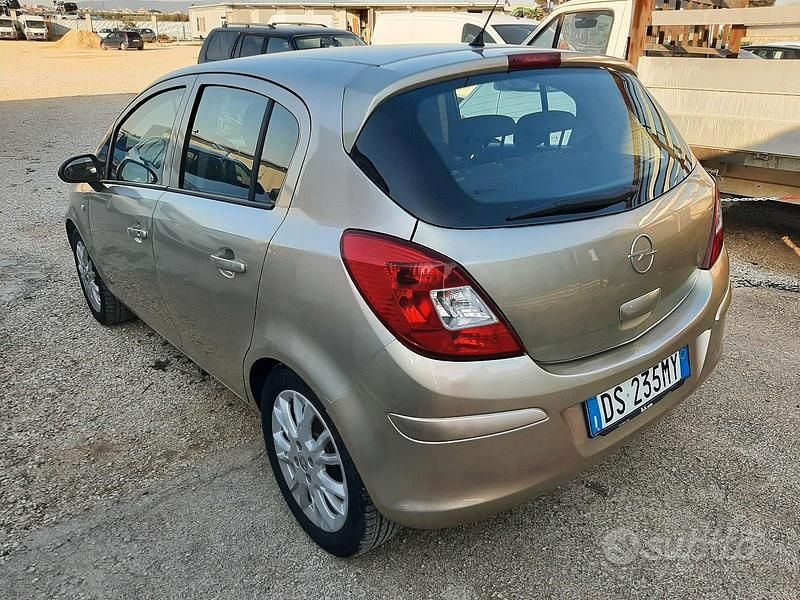 Usata Opel Corsa 75 CV (55 kW) 2009 Utilitaria
