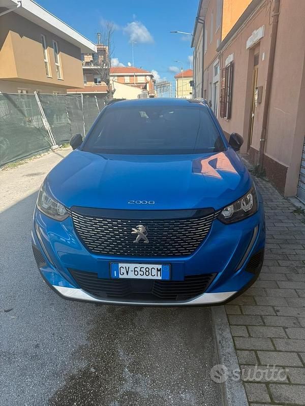 Usata Peugeot 2008 Allure 131 CV (96 kW) 2023 Blu SUV