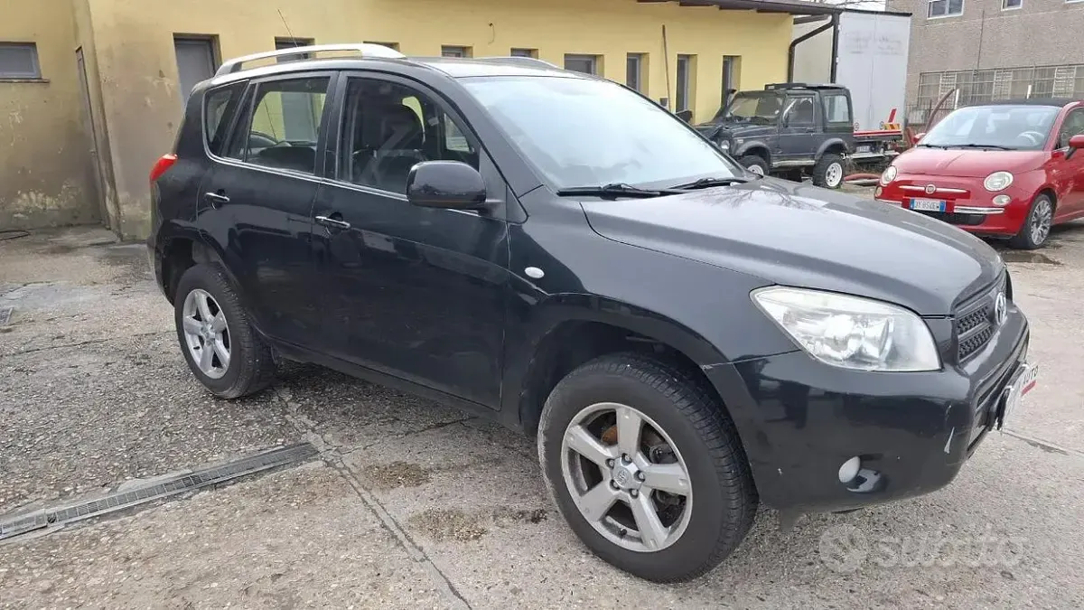 Usata Toyota RAV4 Luxury 152 CV (111 kW) 2007 Nero SUV