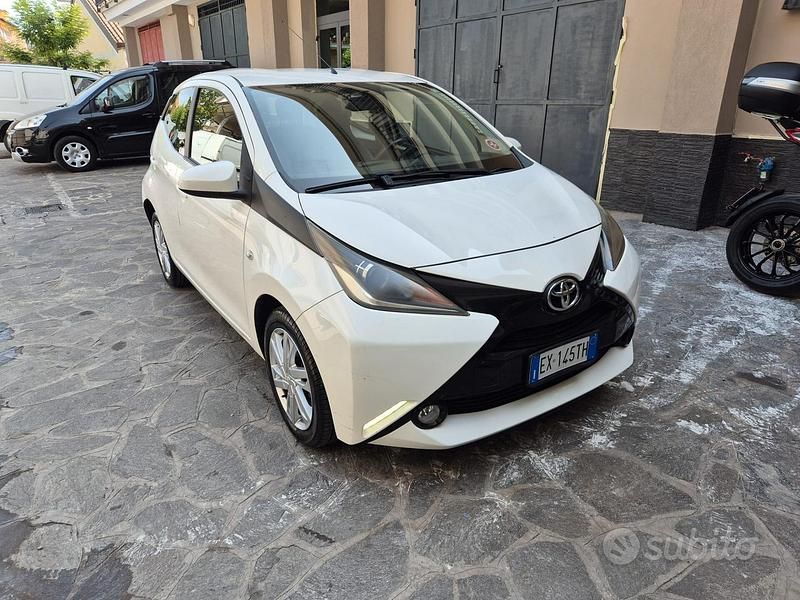 Usata Toyota Aygo Cool 69 CV (50 kW) 2015 Bianco Utilitaria