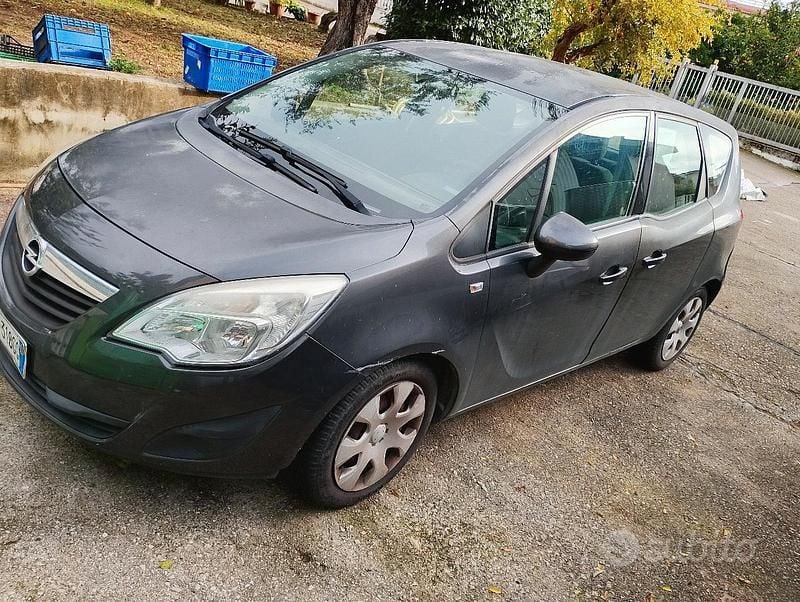 Usata 2011 Opel Meriva Monovolume | 1500 € - Immagine 1/4