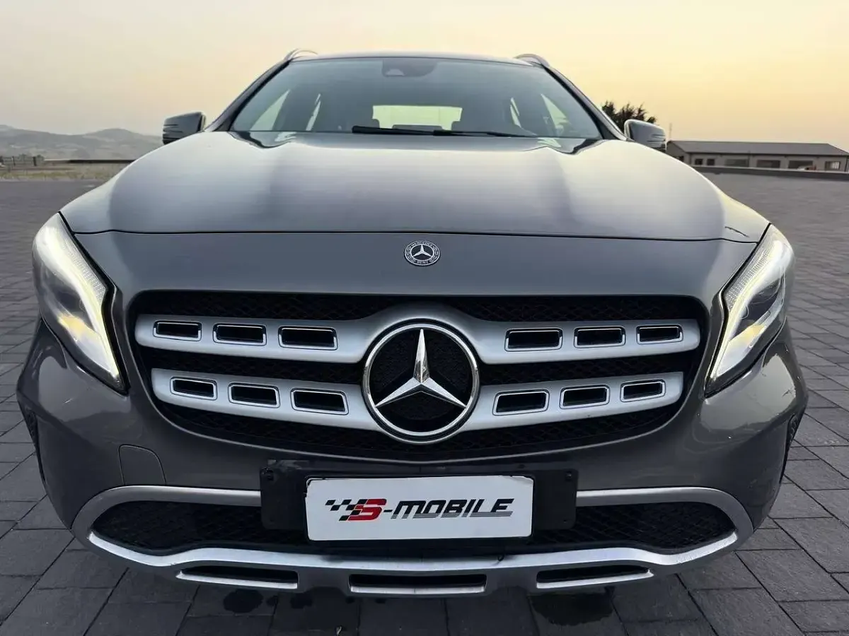 Usata Mercedes GLA200 136 CV (100 kW) 2018 Argento SUV