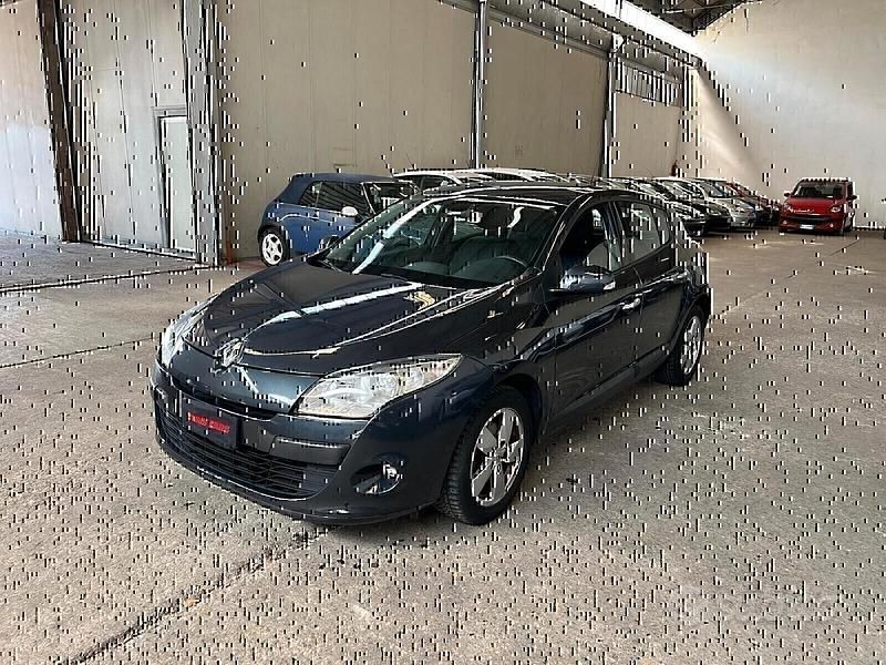 Grigio Usata 2009 Renault Mégane Dynamique Tre volumi | 4700 € (Buon prezzo) - Immagine 1/4