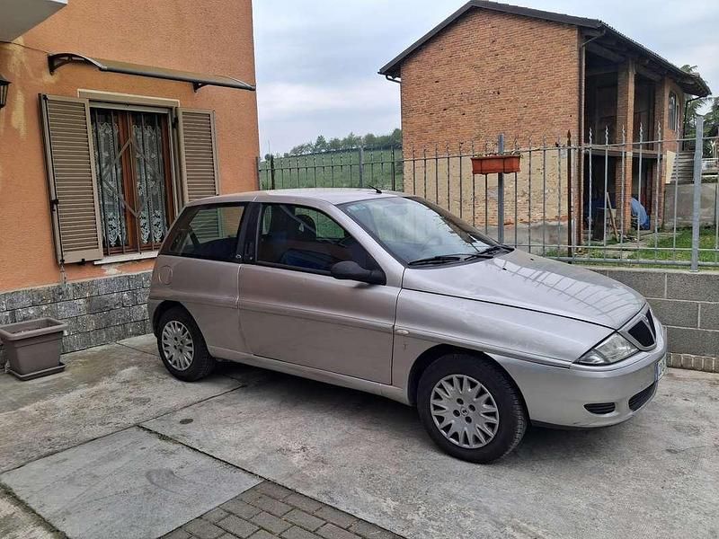 Usata Lancia Ypsilon 60 CV (44 kW) 2003 Utilitaria