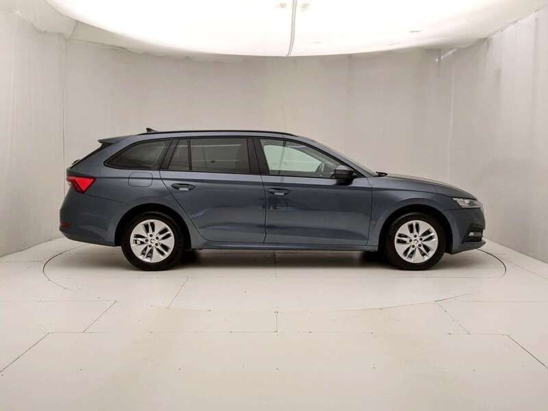 Usado Skoda Octavia G-TEC Executive 131 CV (96 kW) 2021 Gris Familiar