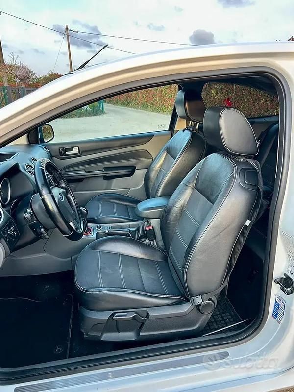 Usata Ford Focus Titanium 110 CV (80 kW) 2009 Bianco Coupé