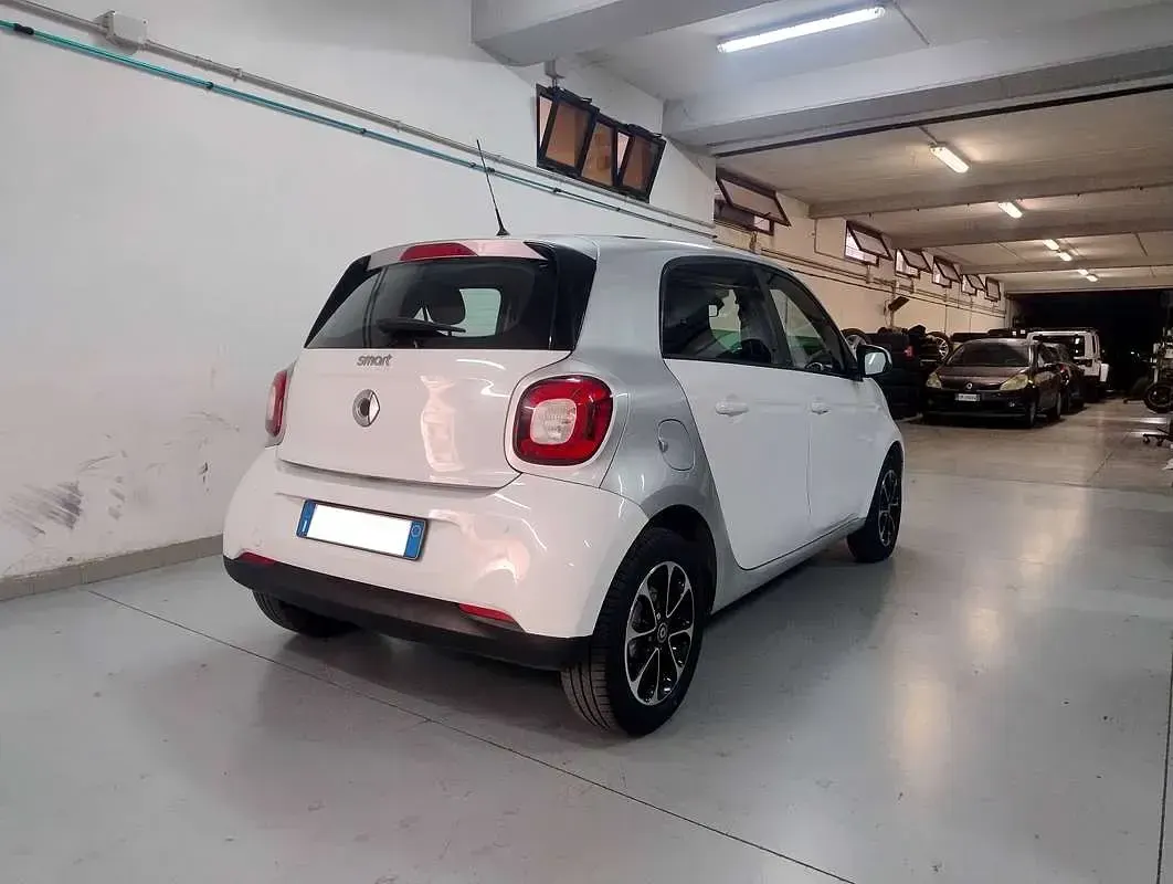 Usata Smart ForFour Passion 71 CV (52 kW) 2016 Bianco Utilitaria