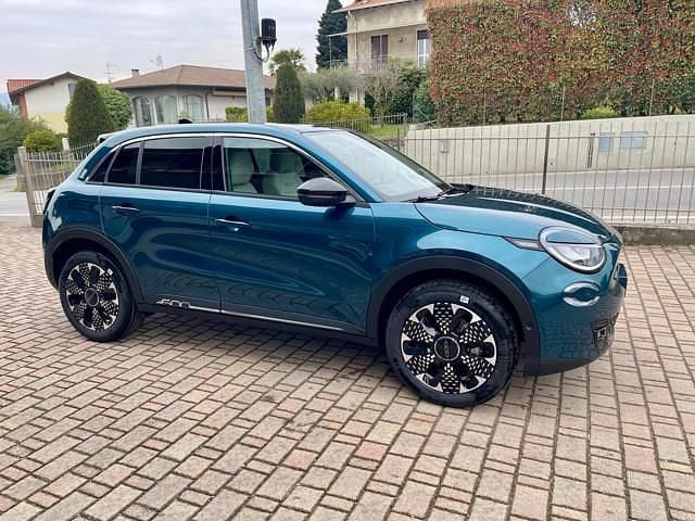 Nuova Fiat 600 La Prima 145 CV (106 kW) 2025 Blu SUV