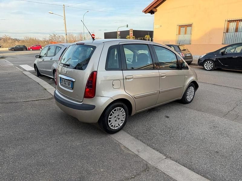 Usata Lancia Musa 95 CV (69 kW) 2007 Beige Monovolume