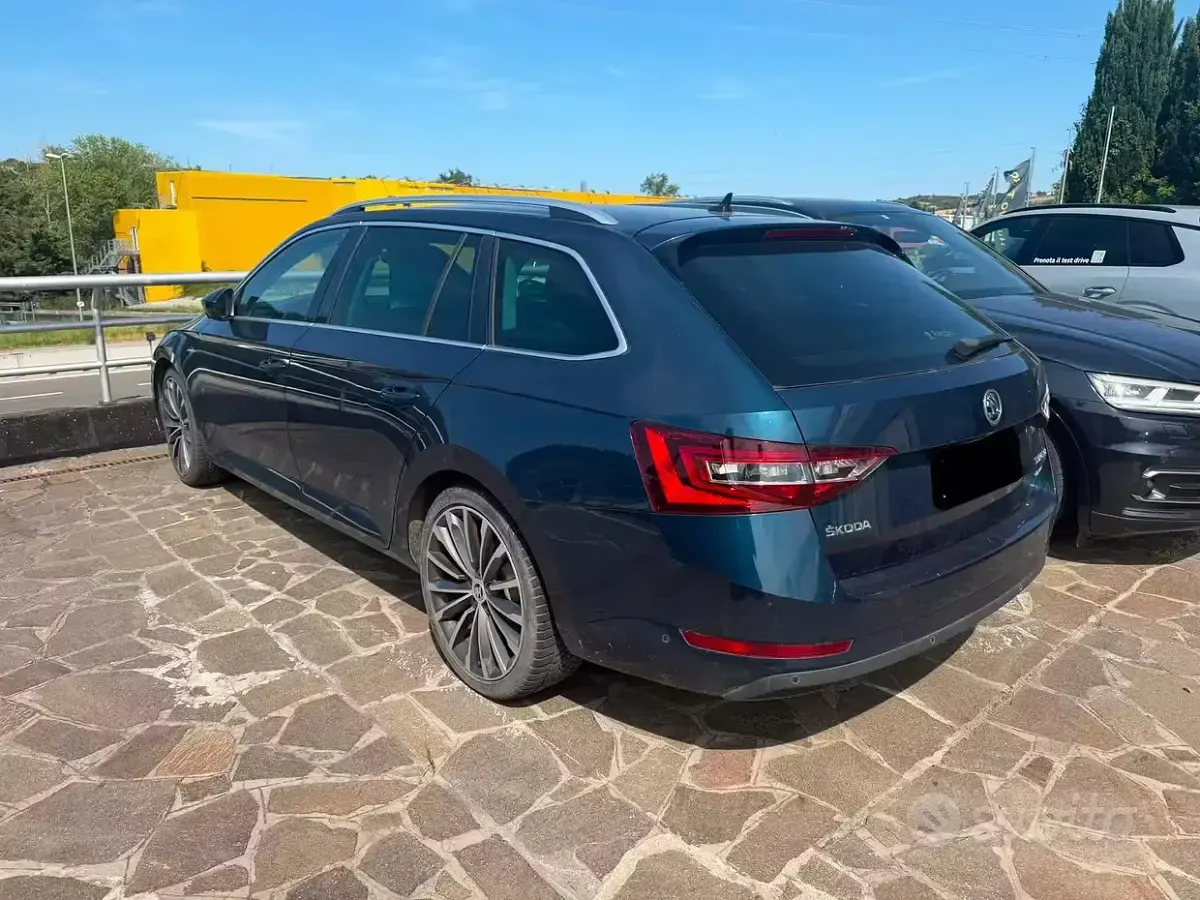 Usata Skoda Superb LAURIN & KLEMENT 190 CV (139 kW) 2019 Blu Station wagon