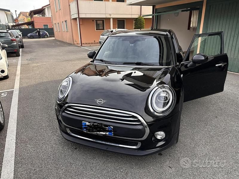 Begagnad Mini One D 95 HK (69 kW) 2018 Svart Halvkombi
