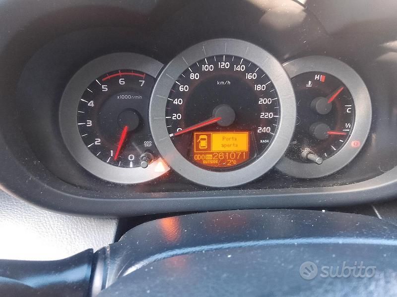 Usata Toyota RAV4 136 CV (100 kW) 2007 Grigio SUV