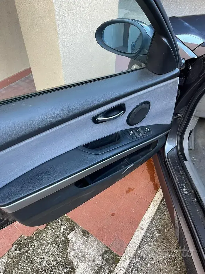 Käytetty BMW 320 177 HP (130 kW) 2008 Harmaa Sedan